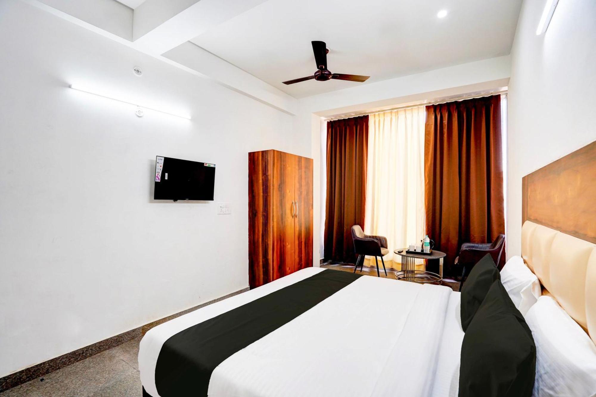 Collection O Apple Tree Hotel Noida Eksteriør billede